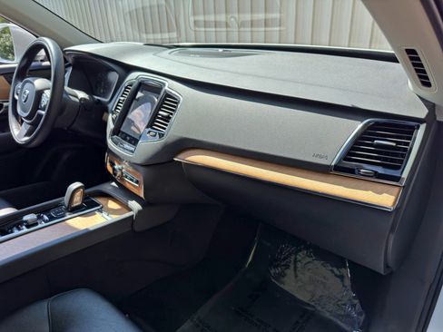 Used 2021 Volvo XC90 T8 Inscription Expression w/ Advanced Package AWD/4WD image 14