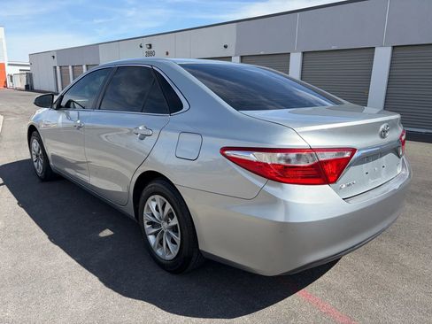 Used 2017 Toyota Camry LE image 5