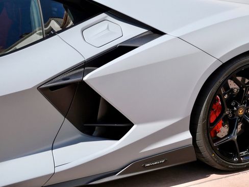 Used 2024 Lamborghini Revuelto AWD/4WD image 15