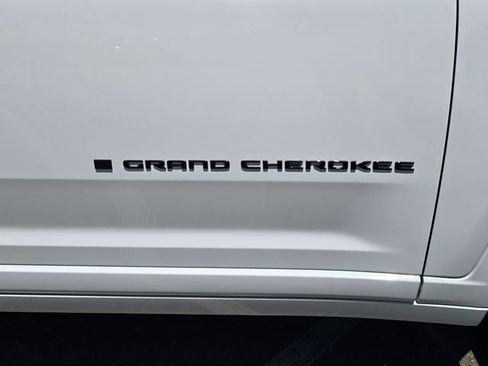 New 2026 Jeep Grand Cherokee L Limited AWD/4WD image 32
