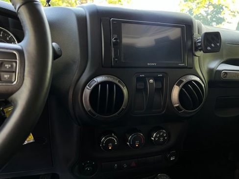 Used 2017 Jeep Wrangler Sport AWD/4WD image 28