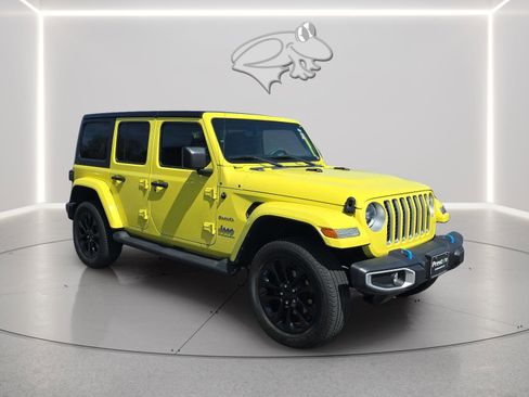 Used 2023 Jeep Wrangler Unlimited Sahara w/ Cold Weather Group AWD/4WD image 16