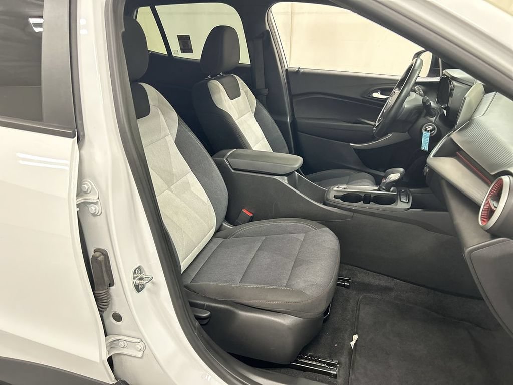 Certified 2024 Chevrolet Trax RS FWD image 22