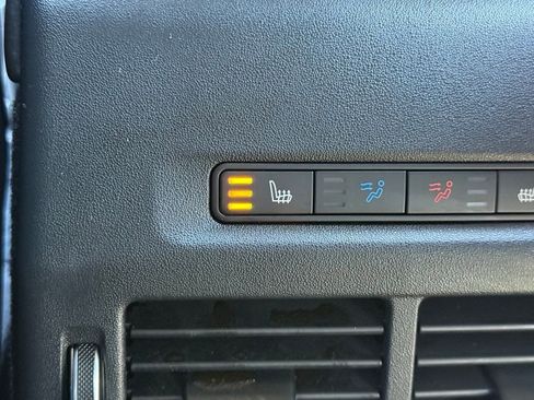 Certified 2025 Land Rover Discovery Sport Dynamic SE image 19