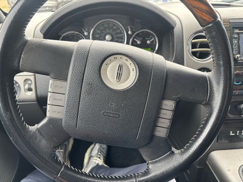 Used 2007 Lincoln Mark LT 4x4 image 16