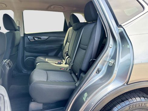 Used 2020 Nissan Rogue SV FWD image 22