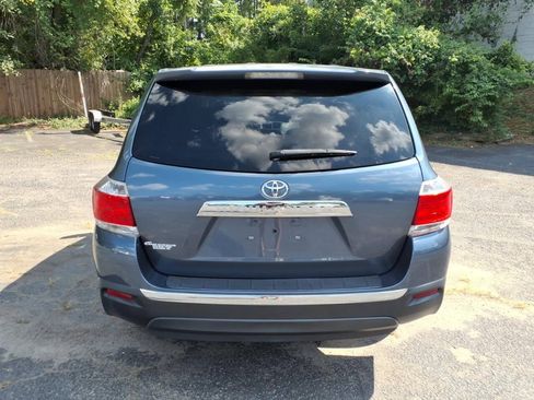 Used 2013 Toyota Highlander FWD image 4