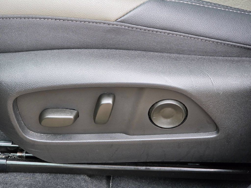 Used 2025 Chevrolet Equinox LT w/ Convenience Package II AWD/4WD image 16