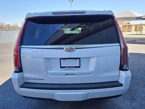 Used 2020 Cadillac Escalade ESV Premium Luxury image 4