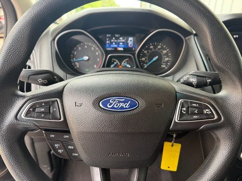 Used 2016 Ford Focus SE FWD image 21