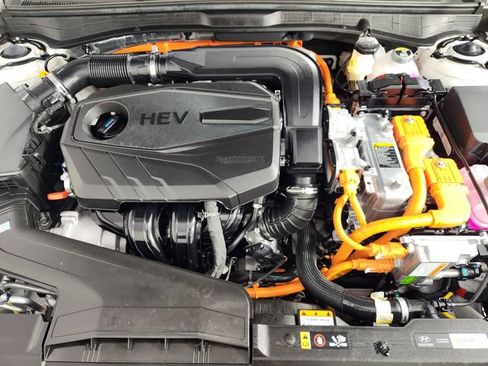 Certified 2025 Hyundai Sonata Limited FWD image 30