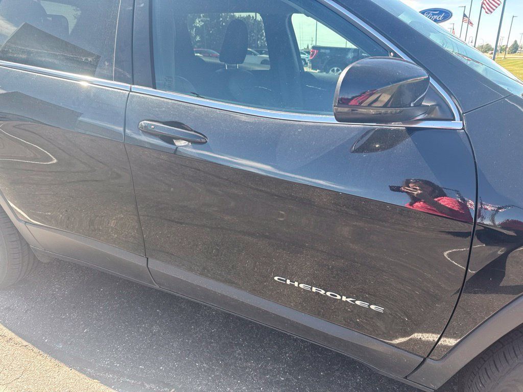 Used 2020 Jeep Cherokee Limited AWD/4WD image 8