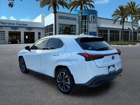 Used 2022 Lexus UX 200 w/ Premium Package FWD image 6