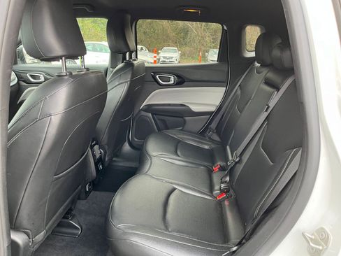 Used 2025 Jeep Compass Limited image 27