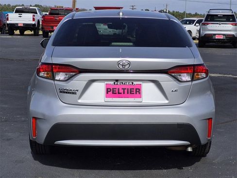 Used 2022 Toyota Corolla LE image 5