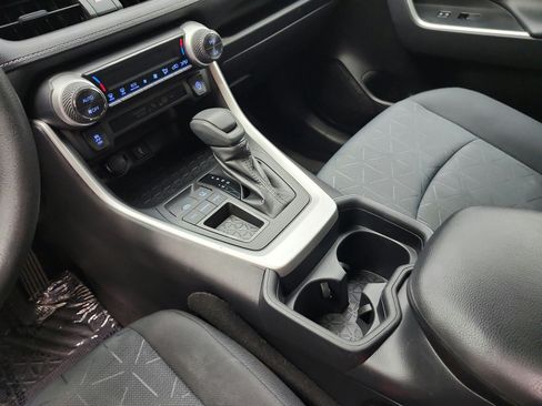 Used 2020 Toyota RAV4 XLE w/ Carpet Mat Package FWD image 20