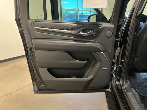 Used 2023 GMC Yukon XL Denali AWD/4WD image 32
