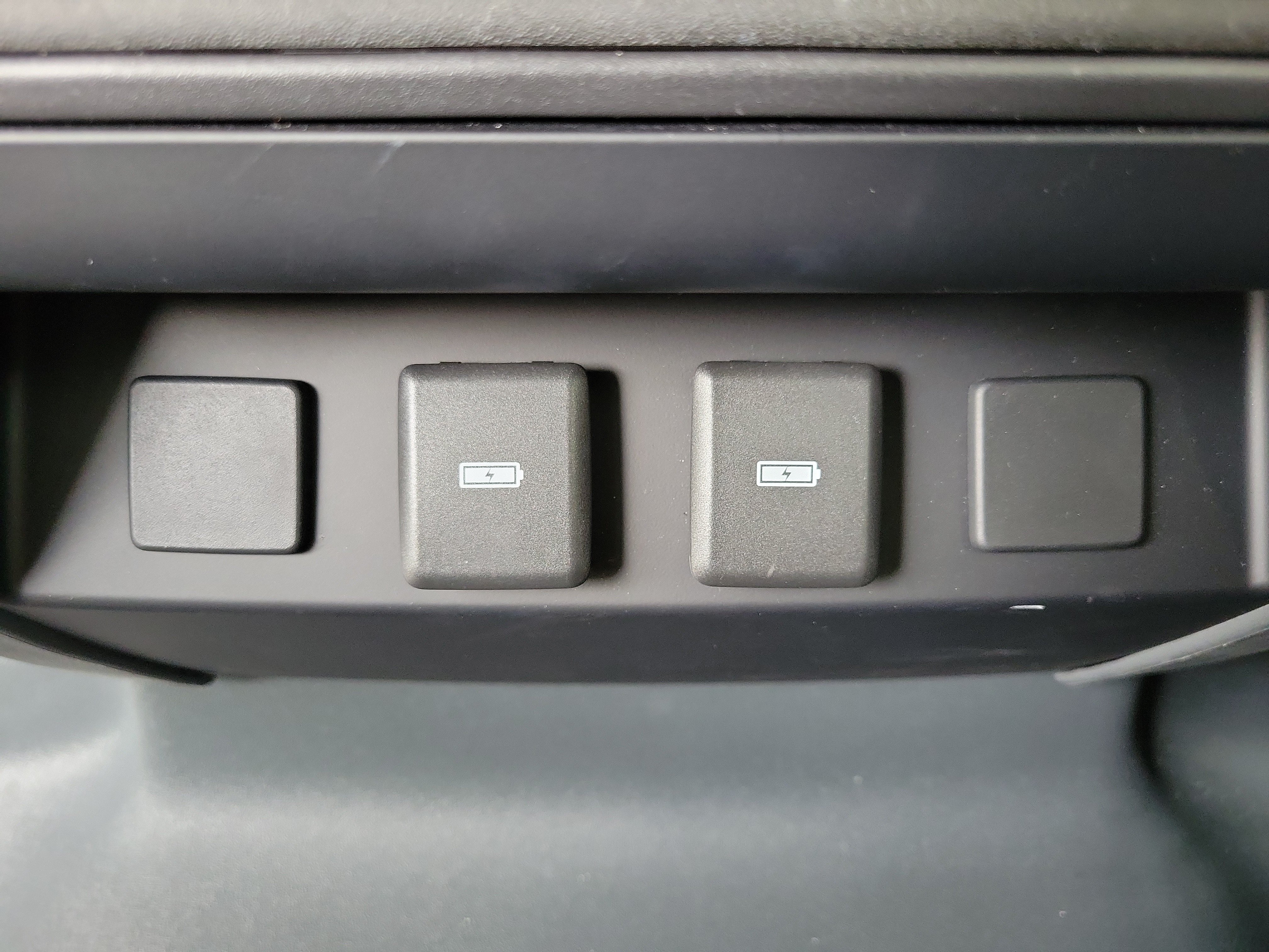 Used 2023 Land Rover Defender 110 S AWD/4WD image 60
