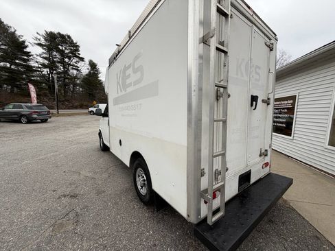 Used 2017 Chevrolet Express 3500 image 4
