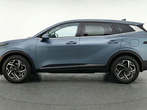 Used 2025 Kia Sportage LX image 5