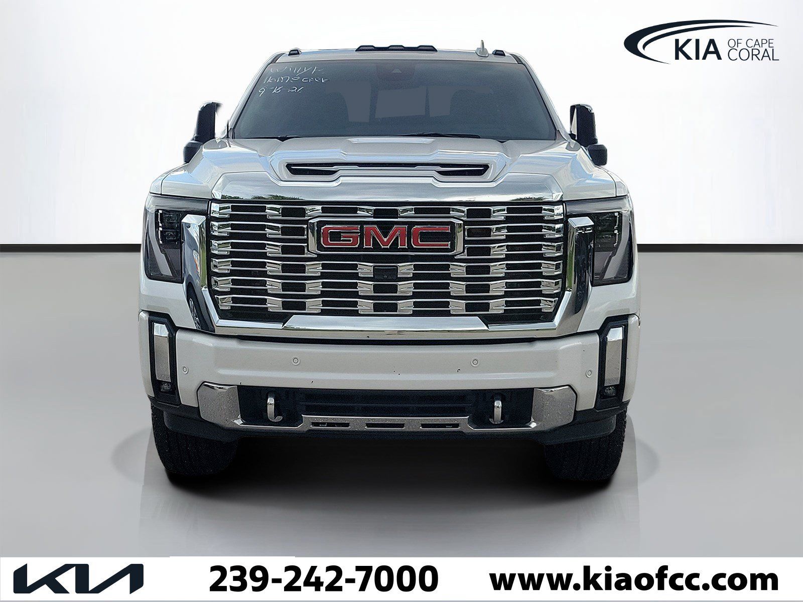 Used 2025 GMC Sierra 2500 Denali w/ Denali Reserve Package AWD/4WD image 2