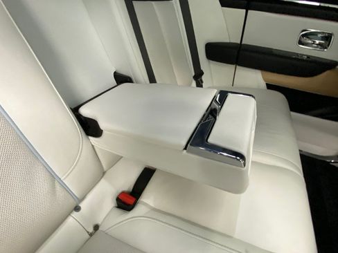 Used 2019 Rolls-Royce Cullinan AWD/4WD image 35