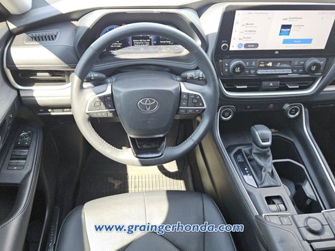Used 2024 Toyota Grand Highlander Limited AWD/4WD image 12