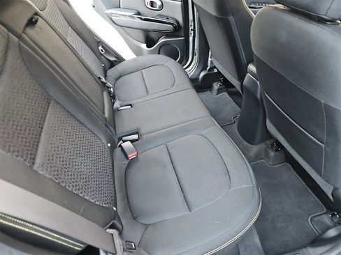 Used 2015 Kia Soul + w/ Audio Package image 11