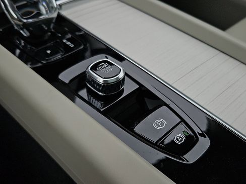 New 2026 Volvo XC60 B5 Ultra w/ Protection Package Premier image 19