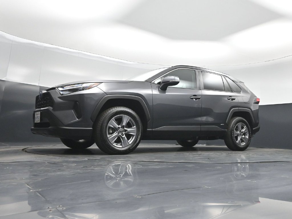 Used 2022 Toyota RAV4 XLE AWD/4WD image 43