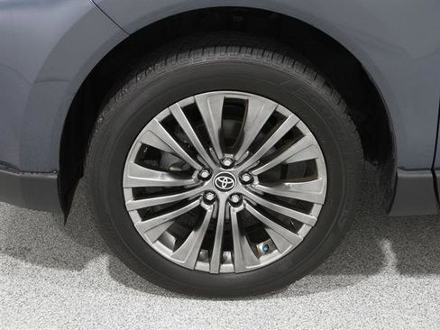 Used 2024 Toyota Venza Limited image 24