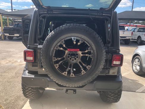 Used 2018 Jeep Wrangler Unlimited Sport S image 11