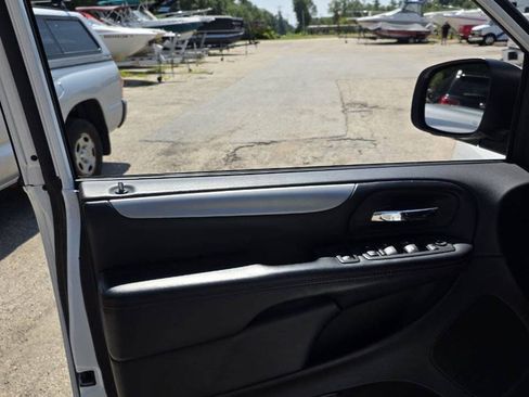 Used 2019 Dodge Grand Caravan GT FWD image 12
