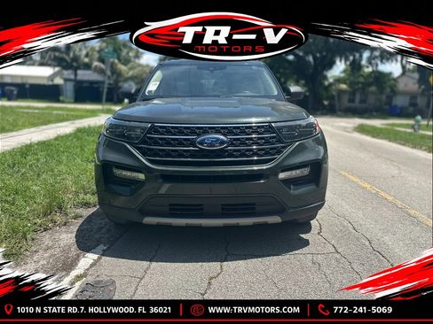 Used 2023 Ford Explorer XLT w/ Equipment Group 202A RWD image 2