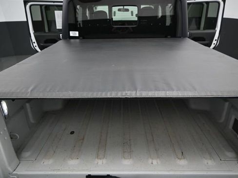 Used 2021 Jeep Gladiator Sport image 14