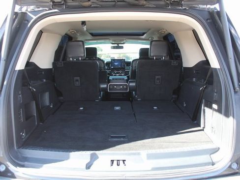 Used 2023 Ford Expedition XLT image 5