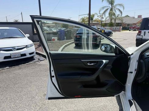 Used 2015 Nissan Altima 2.5 SV FWD image 5