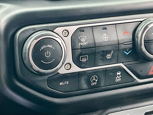 Certified 2018 Jeep Wrangler Sport AWD/4WD image 19