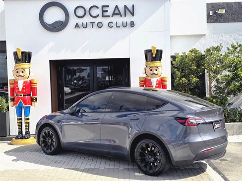 Used 2023 Tesla Model Y Long Range image 4