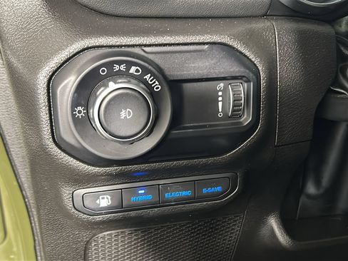 Used 2023 Jeep Wrangler Unlimited Sahara AWD/4WD image 22