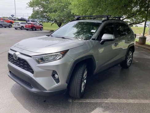 Used 2020 Toyota RAV4 XLE Premium FWD image 5
