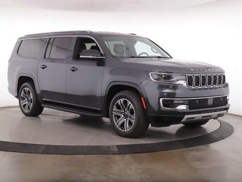 Used 2024 Jeep Wagoneer L Series II w/ Flexible Seating Group AWD/4WD image 2