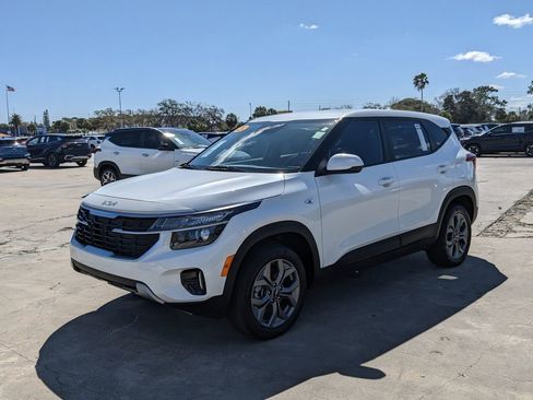 Certified 2025 Kia Seltos LX image 4