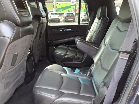 Used 2017 Cadillac Escalade Platinum image 5