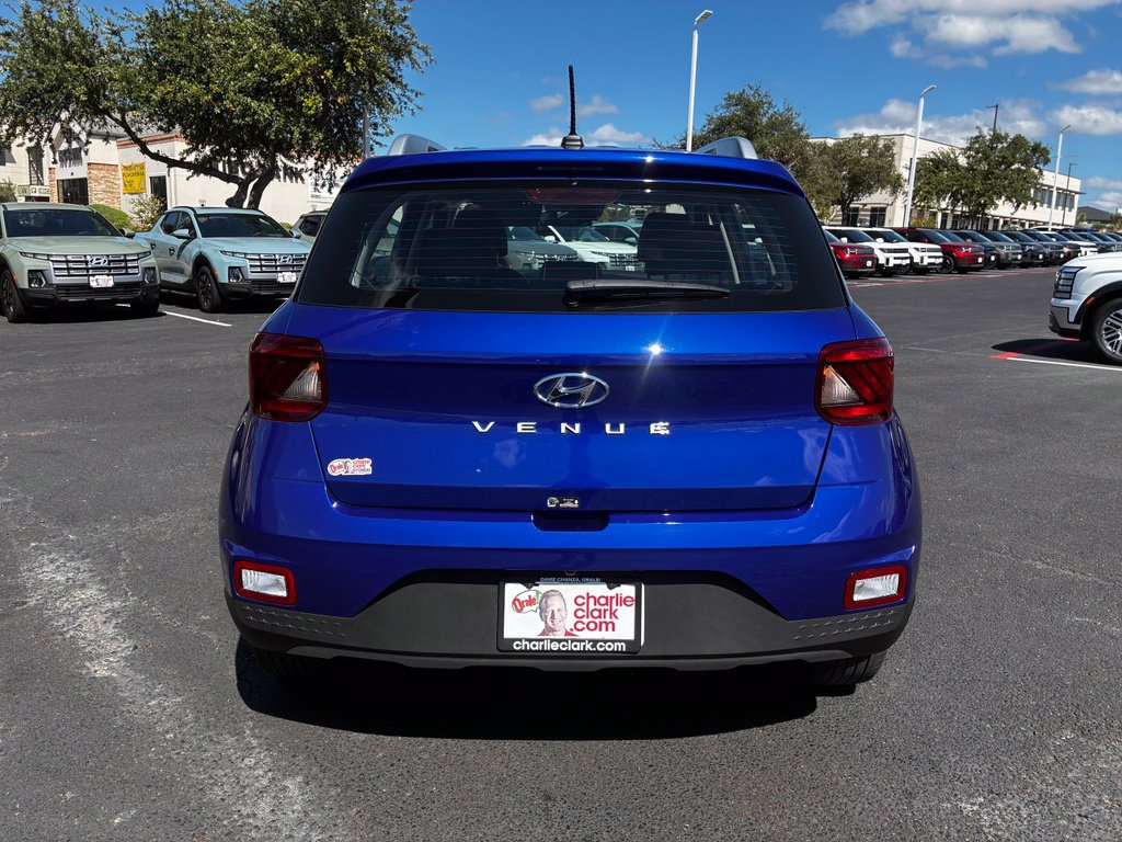 Used 2025 Hyundai Venue Limited FWD image 4