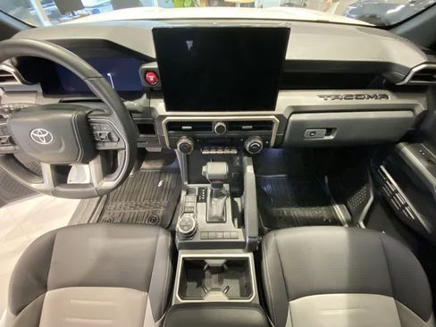 Used 2024 Toyota Tacoma TRD Off-Road image 23