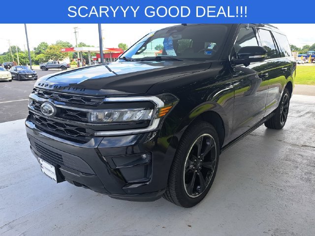 Used 2023 Ford Expedition Limited AWD/4WD image 3