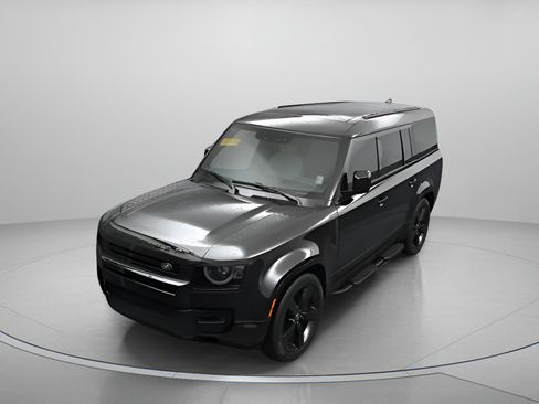 Certified 2025 Land Rover Defender 130 X-Dynamic SE AWD/4WD image 26