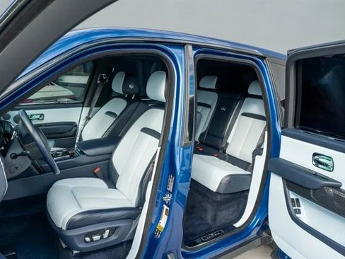 Used 2021 Rolls-Royce Cullinan Black Badge image 42