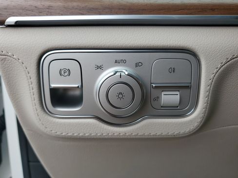 New 2026 Mercedes-Benz GLS 580 4MATIC image 38